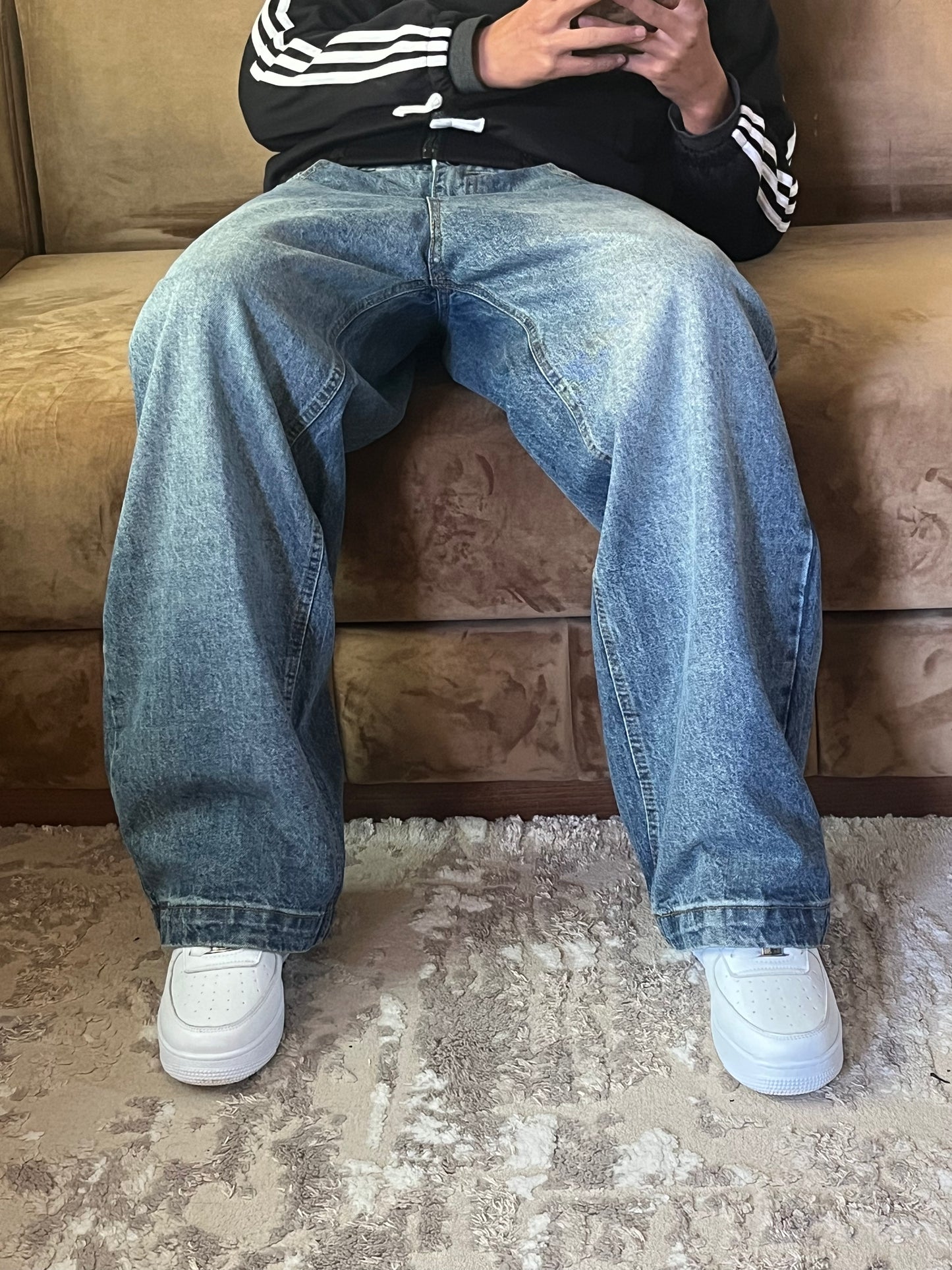 V1  blue baggy jeans