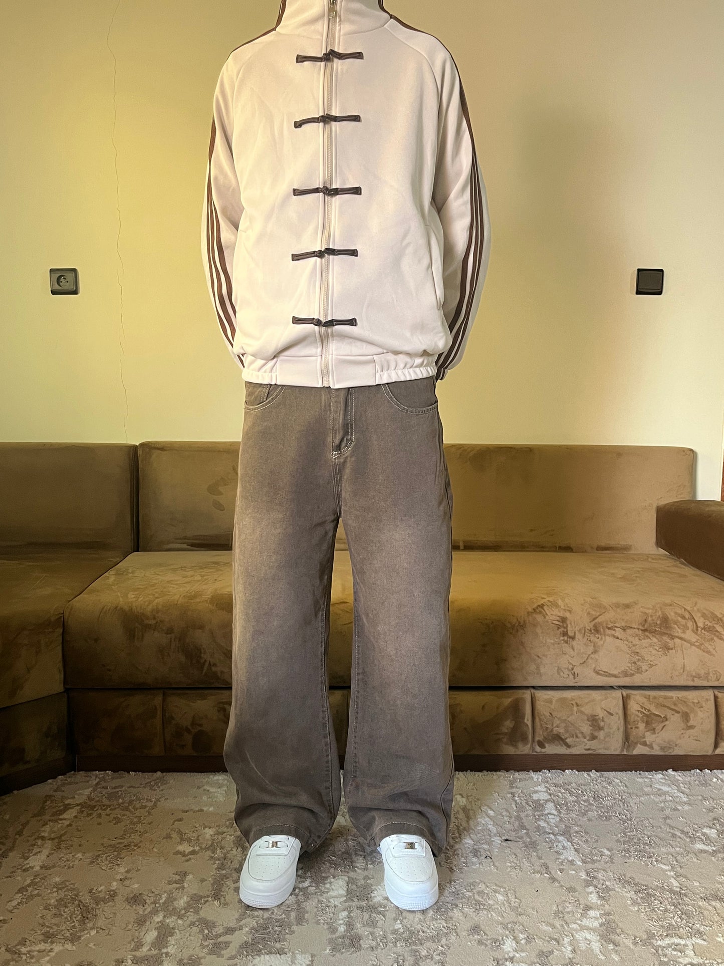 V1 brown baggy jeans